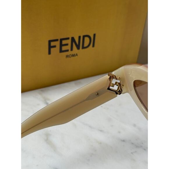 NEW Fendi FE40146I Diamonds Cat Eye Nude Sunglasses - Picture 7 of 7